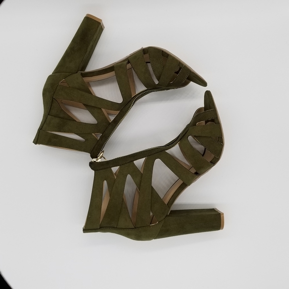 Wild Diva Lounge Green block heel sandals - Picture 4 of 5